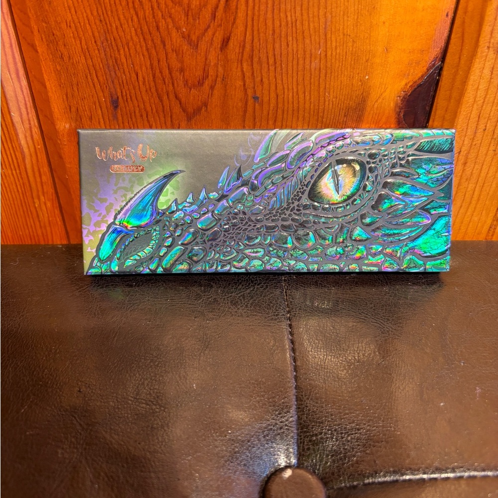 Whats Up Beauty - Dragon Eye Eyeshadow Palette